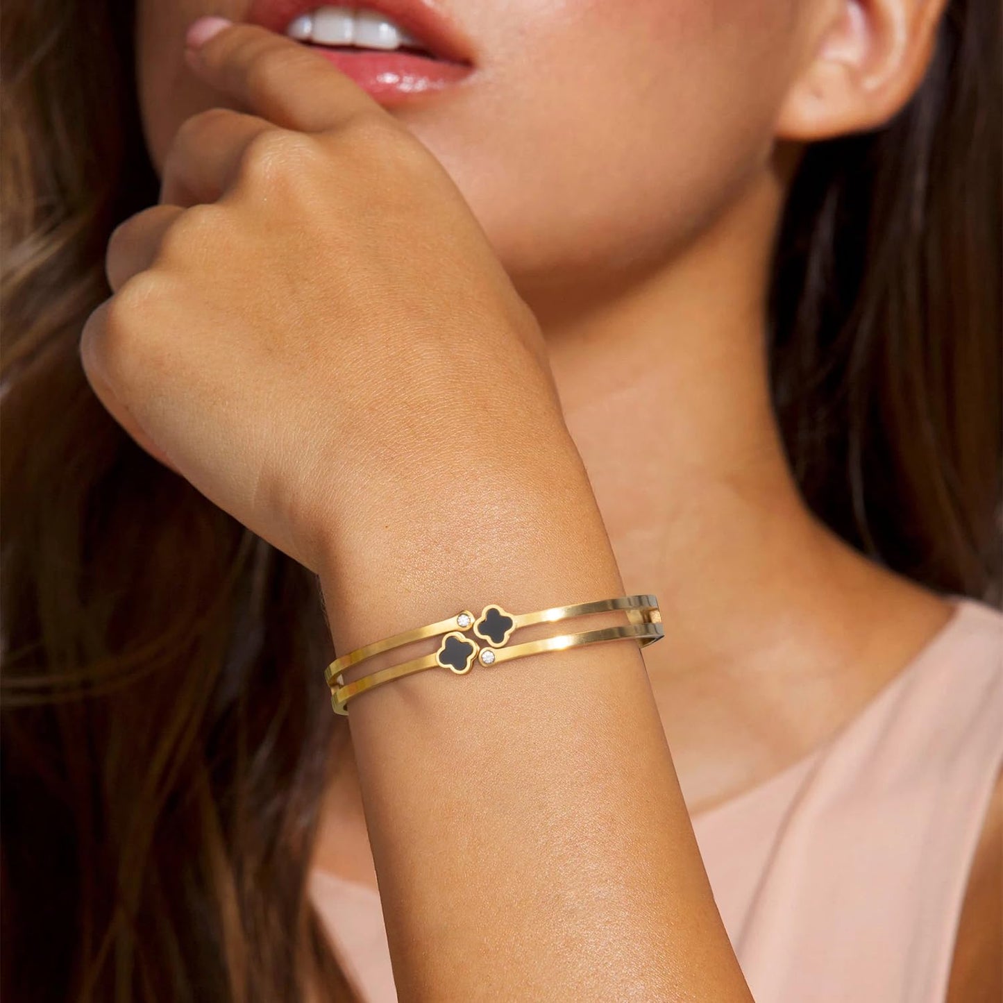 YeGieonr Armreif Armband Damen Gold, 18K Vergoldetes Edelstahl VierblĂ€ttriges Kleeblatt Manschettenarmreif, Personalisiert Geburtstagsgeschenk fĂŒr Frauen und MĂ€dchen