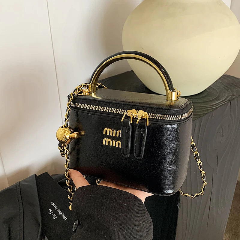 New light luxury ladies handbag niche design female retro chain one-shoulder messenger bag high-end portable makeup lipstick bag