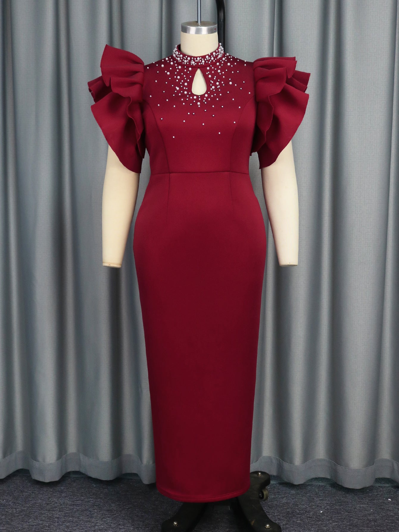 Sommerliches Rollkragenkleid mit Cut-Outs