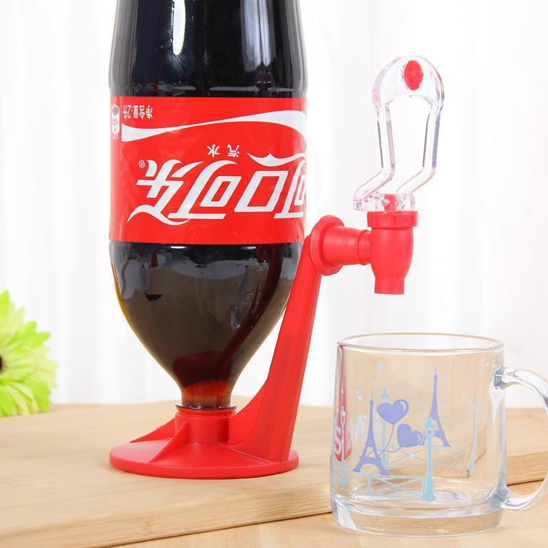Wasserkrug Soda Getränkespender Flasche Cola auf den Kopf gestellt Trinkwasserverteiler Gadget Party Home Bar Küchengerät