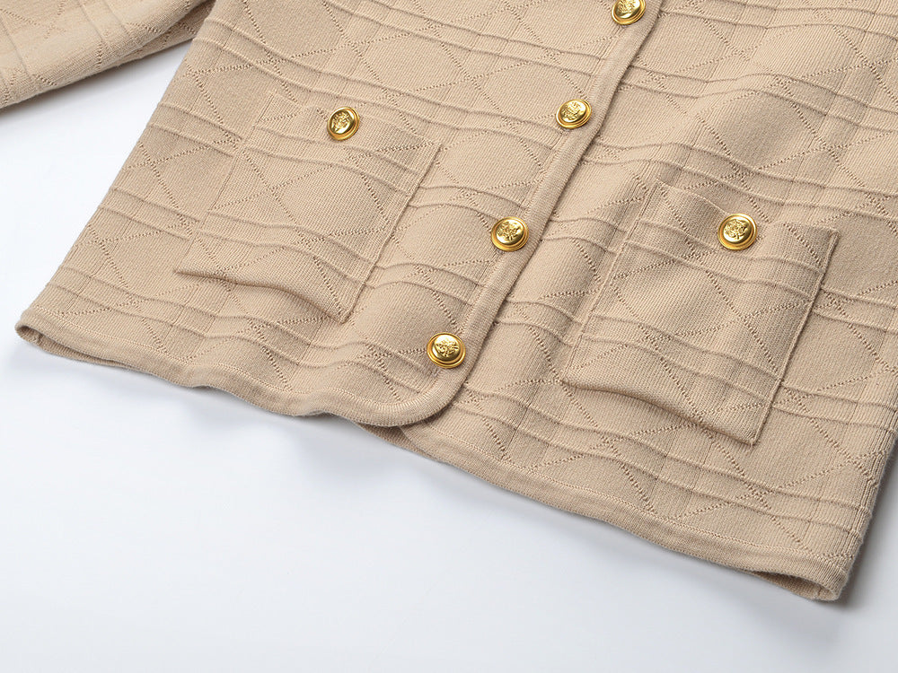 Temperamentvoller Pendelpullover mit geprägter goldener Knopftasche und langen Ärmeln