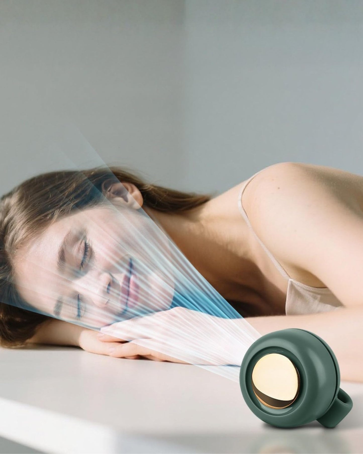 Clip Ventilator Klein, Tragbarer Mini Ventilator Leise,  Neu Handventilator Akku Aufladbar, Hüftventilator Nackenventilator mit 3 Geschwindigkeiten für Außenbereich, auf Reisen und im Büro (Weiß)