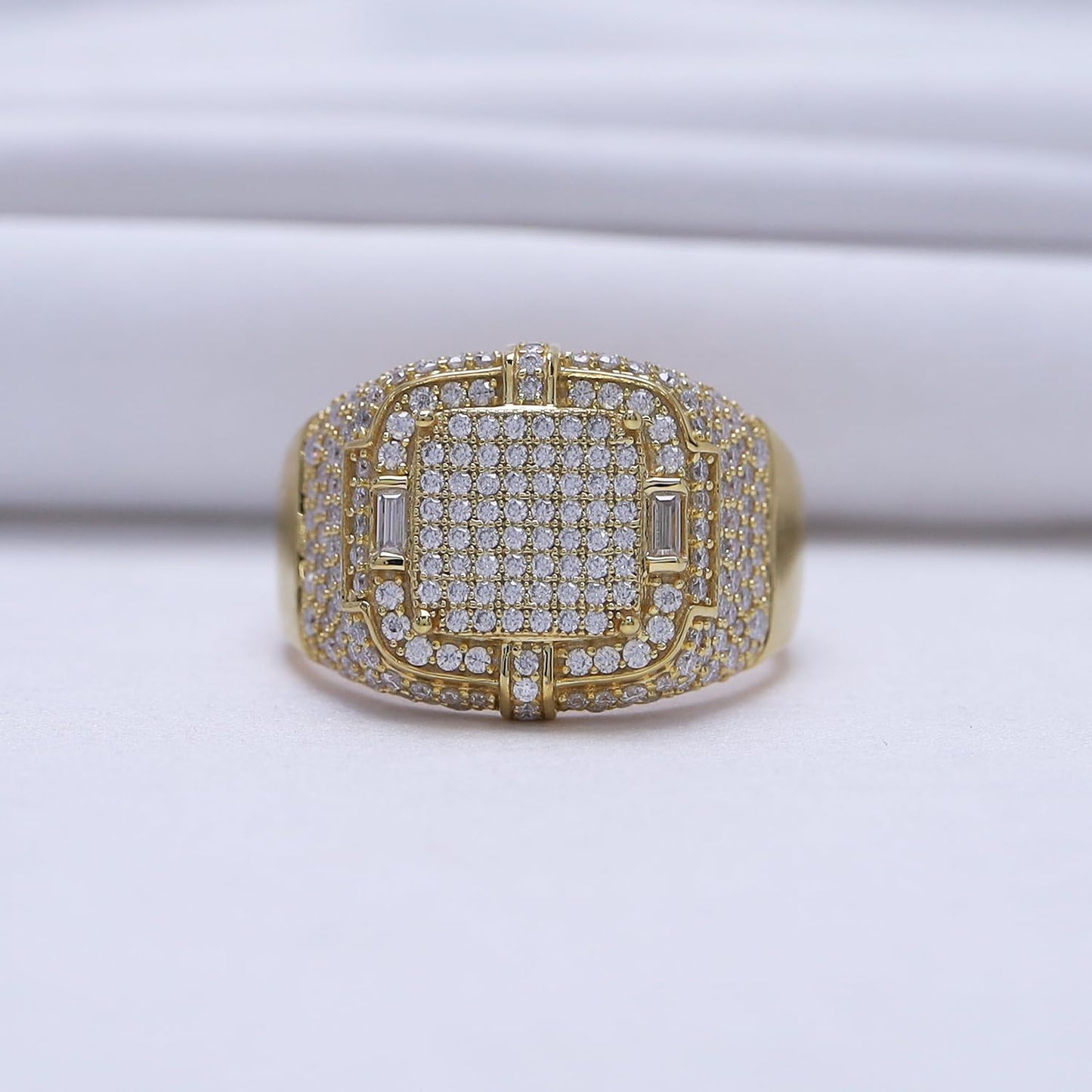 1,90 Karat Baguette- und Rundschliff-Moissanit-Diamant mit quadratischem Rahmen, Jubiläums-Ehering für Männer aus 14 Karat Gelbgold über Sterlingsilber, Schmuckgeschenk für Männer (VVS1/1,90 Karat)-9