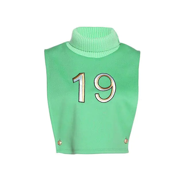 Sport-Trainingsanzug mit seitlichen, knielangen Hosen und T-Shirt