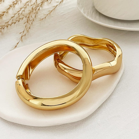 Salircon Gold Bangle Bracelets for Women Gold Wide Chunky Cuff Bracelets Trendy Hinged Cuff Open Wide Chunky Bracelet Irregular Minimalist Jewelry