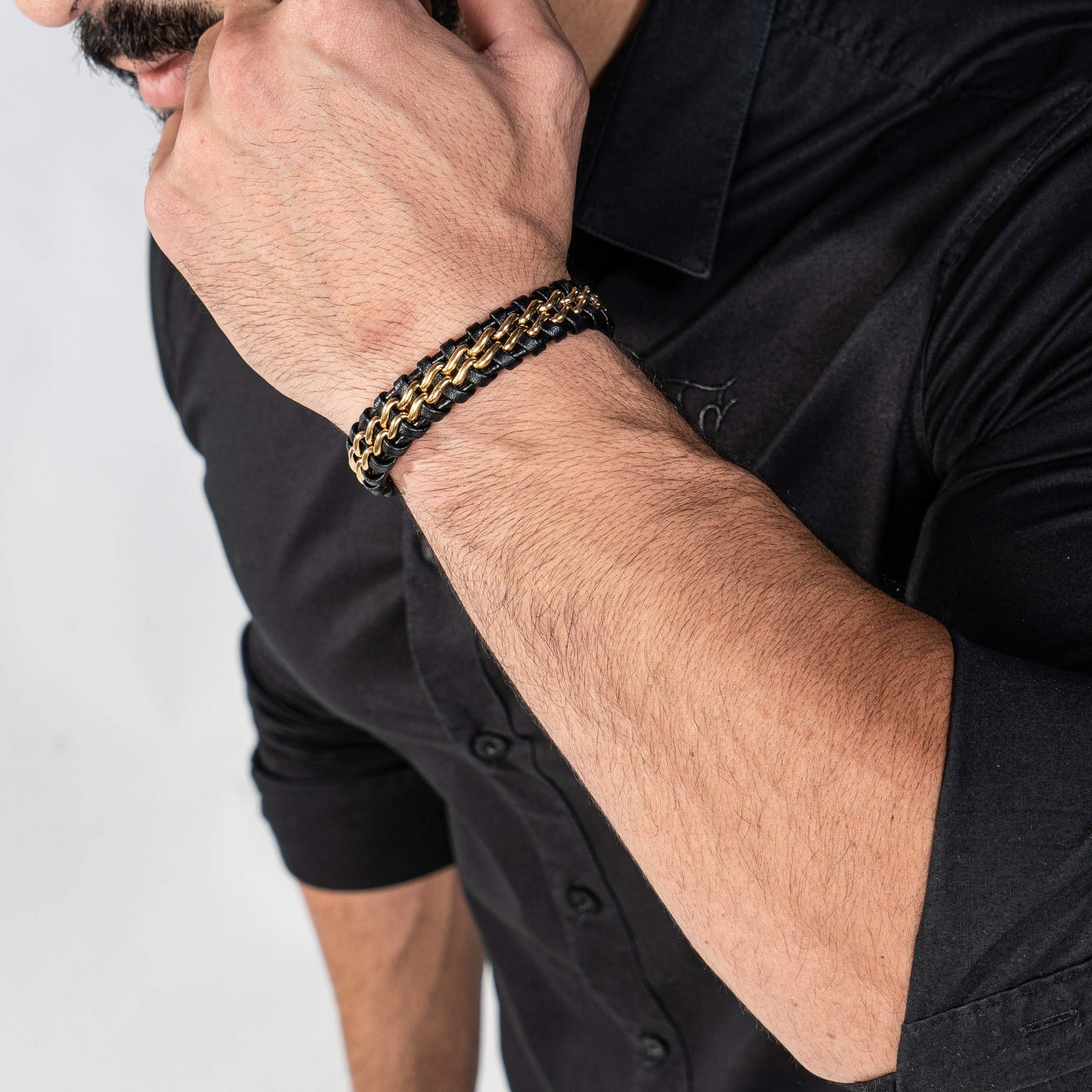 SERASAR Lederarmband Herren 20cm Gold Männer-Armband Leder-Armreif Herren-Lederband Herrenarmreif Armschmuck Leder-Schmuck Herrenschmuck Flecht-Armband Leder-Wickelarmband Leder-Kette Lederarmband