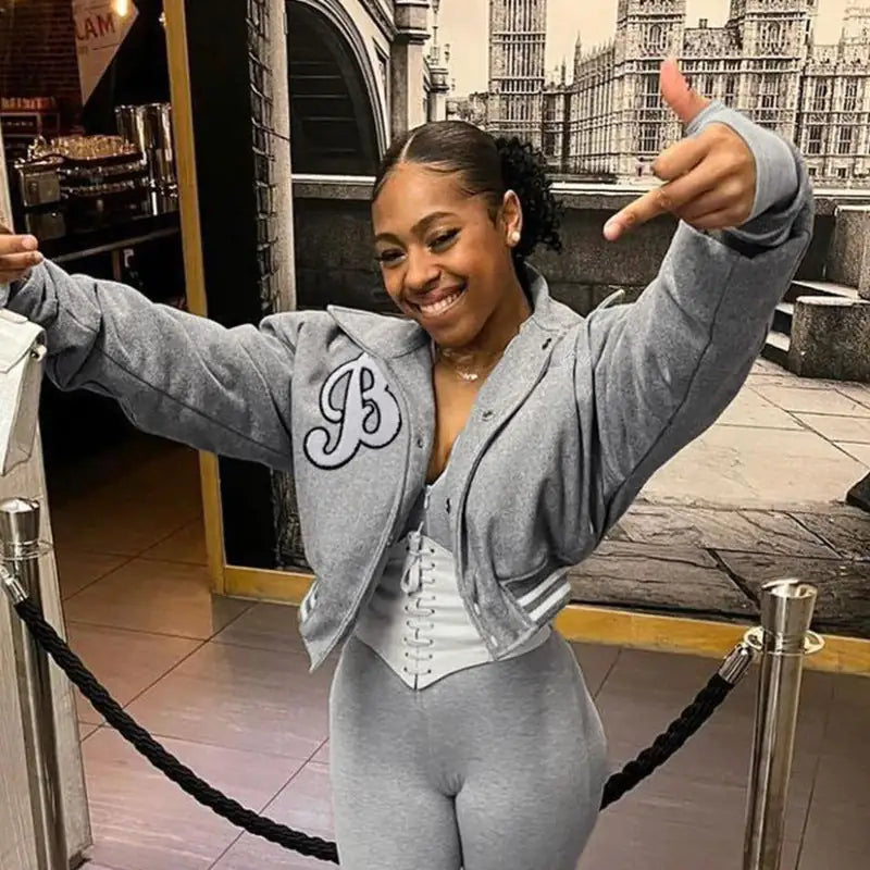 Bestickte Collegejacke: „B“