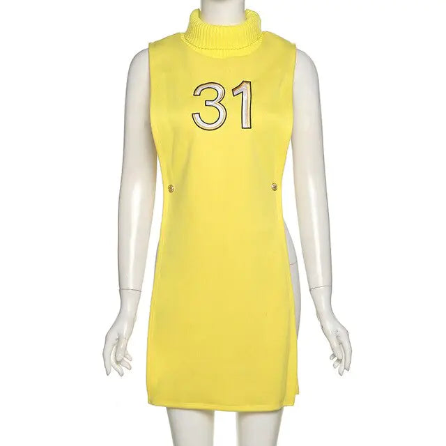 Sport-Trainingsanzug mit seitlichen, knielangen Hosen und T-Shirt