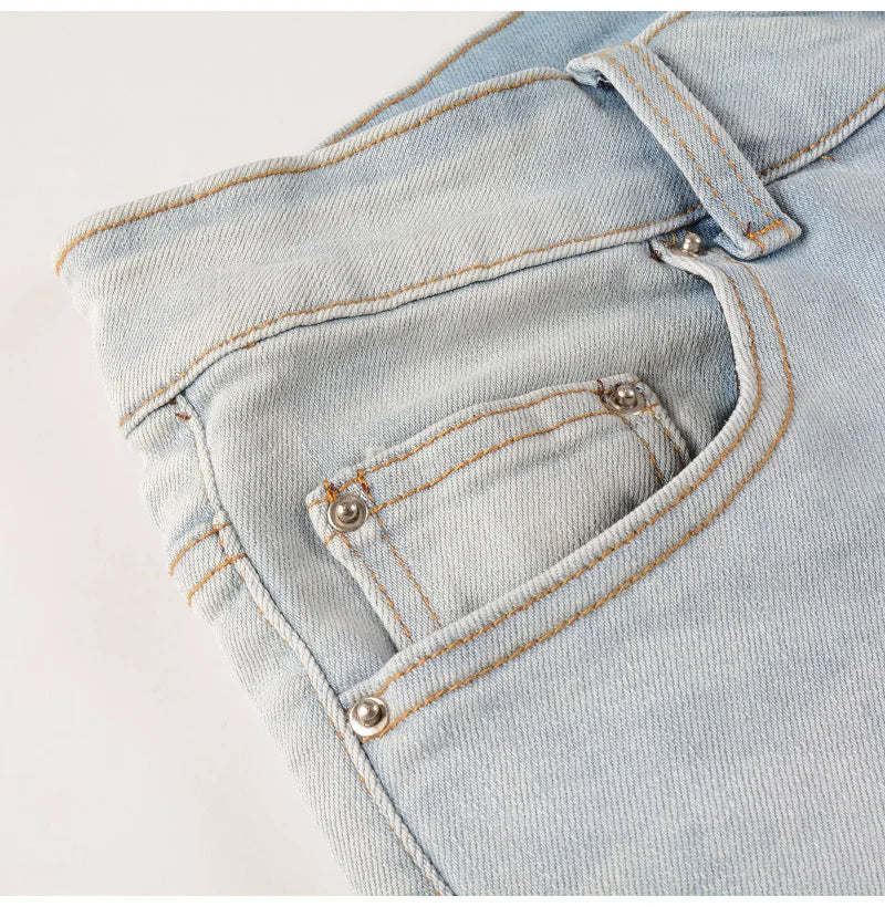 Herren Hellblaue Bikerjeans mit Rissen, Plissee-Patch, Patchwork-Stretch-Jeans, Streetwear-Löcher, zerrissene Röhrenhose