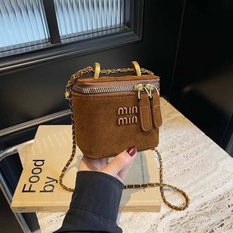 Light luxury designer retro box bag female 2025  Korean version of the texture one-shoulder messenger mini earphone lipstick bag