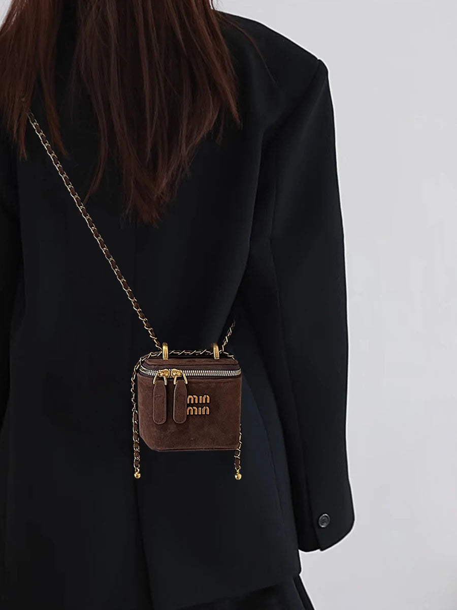 Light luxury designer retro box bag female 2025  Korean version of the texture one-shoulder messenger mini earphone lipstick bag