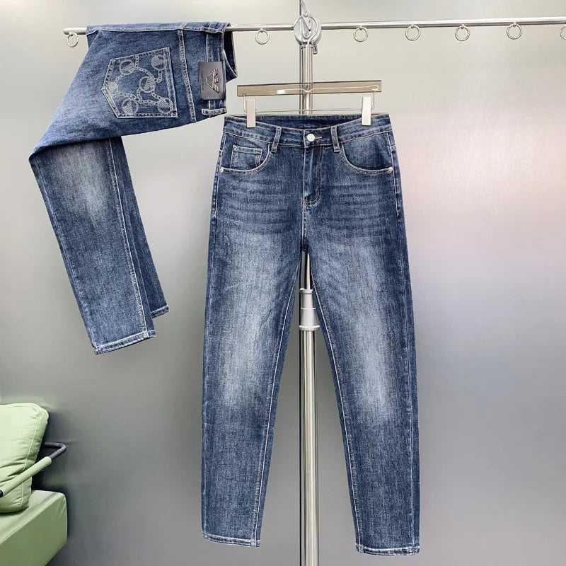 Modische Jeans mit Aufdruck für Herren, leichte Luxus-Jeans für Herren, Stretch, Slim Fit, hochwertige und modische Freizeithose mit Knöchelband