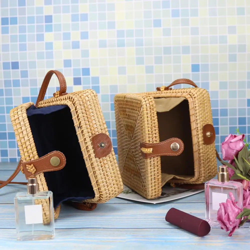 Handwoven Round Rattan Bag with Shoulder Strap Large Capacity Natural Chic Travel Use Messenger Bag for Women