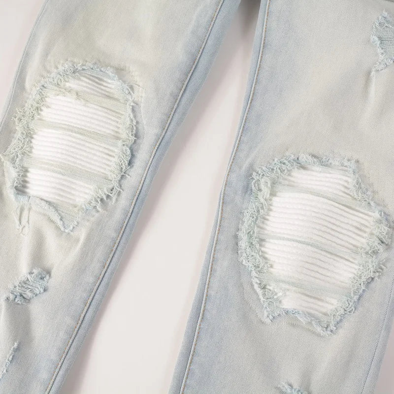 Herren Hellblaue Bikerjeans mit Rissen, Plissee-Patch, Patchwork-Stretch-Jeans, Streetwear-Löcher, zerrissene Röhrenhose