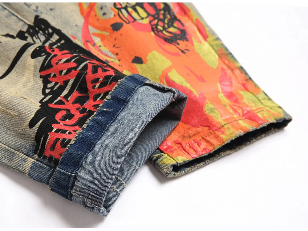 Herren Bedruckte Stretch-Jeans Streetwear Charakter Totenkopf Flamme Bemalte Hose Vintage Knöpfe Fly Schlanke zerrissene Hose