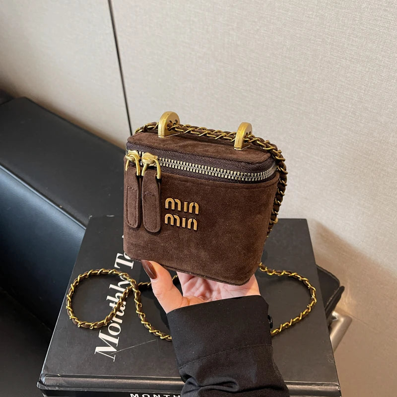 Light luxury designer retro box bag female 2025  Korean version of the texture one-shoulder messenger mini earphone lipstick bag
