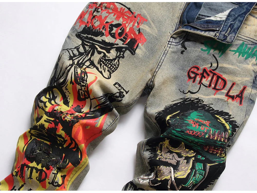 Herren Bedruckte Stretch-Jeans Streetwear Charakter Totenkopf Flamme Bemalte Hose Vintage Knöpfe Fly Schlanke zerrissene Hose