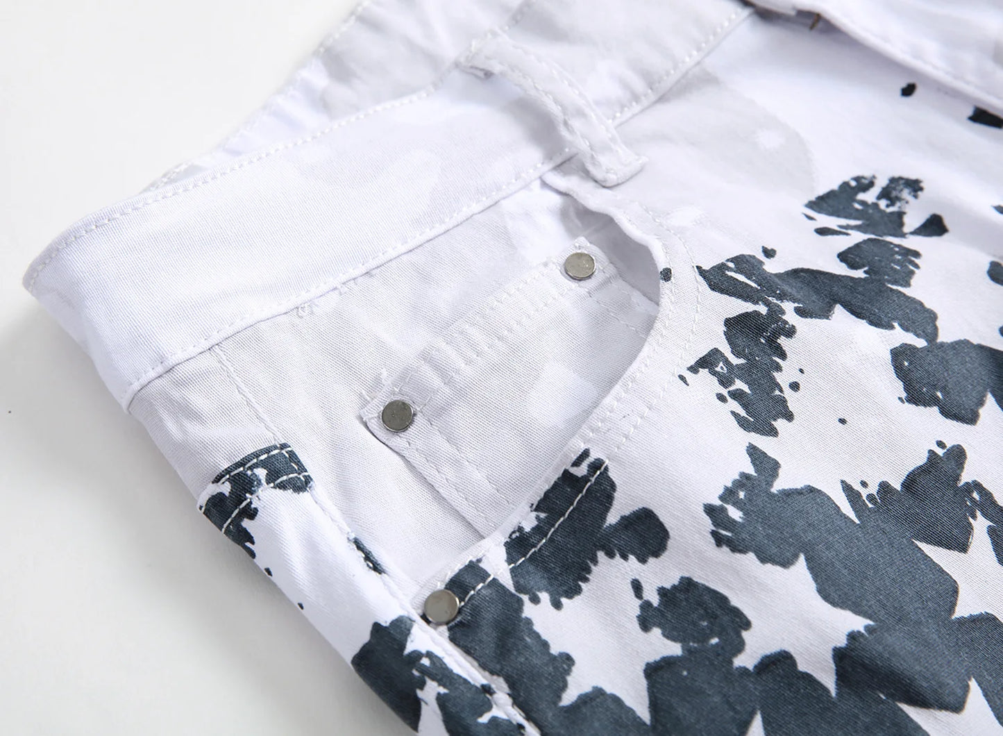 High Street Straight-Jeans für Herren, Jeans mit weißem Flaggen-Print, Stretch, schmale, lässige Hose mit fünfzackigem Stern, Hip-Hop-Hose in großen Größen