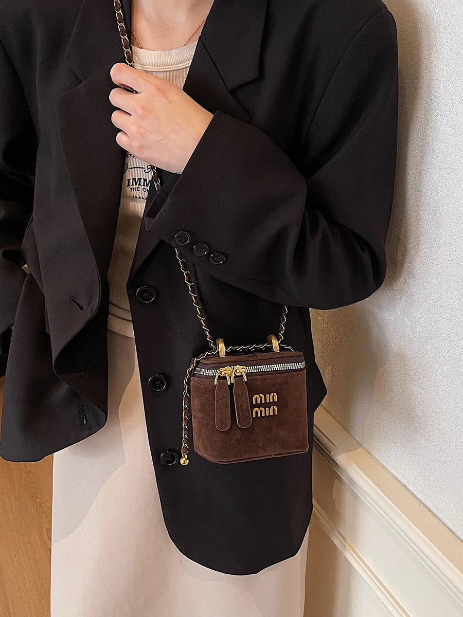 Light luxury designer retro box bag female 2025  Korean version of the texture one-shoulder messenger mini earphone lipstick bag