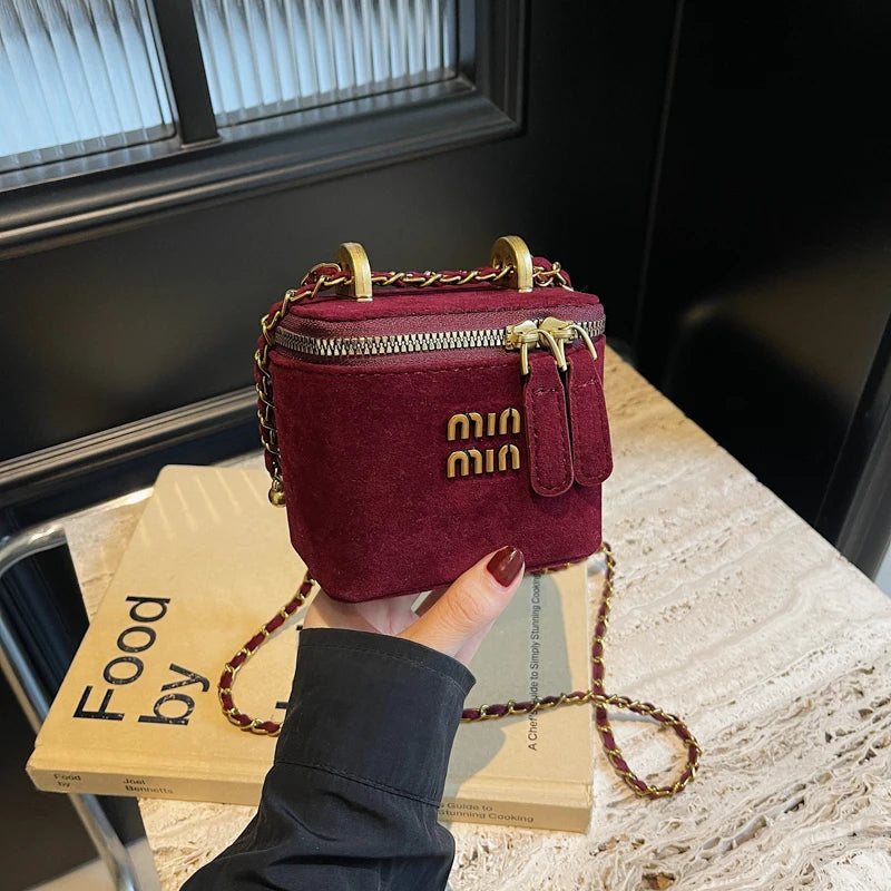 Light luxury designer retro box bag female 2025  Korean version of the texture one-shoulder messenger mini earphone lipstick bag