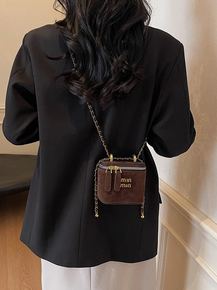 Light luxury designer retro box bag female 2025  Korean version of the texture one-shoulder messenger mini earphone lipstick bag