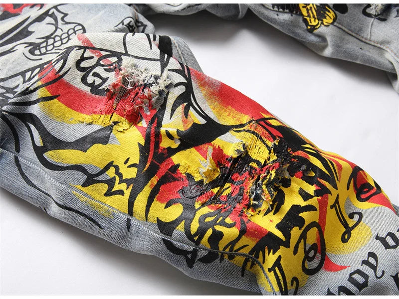 Herren Bedruckte Stretch-Jeans Streetwear Charakter Totenkopf Flamme Bemalte Hose Vintage Knöpfe Fly Schlanke zerrissene Hose