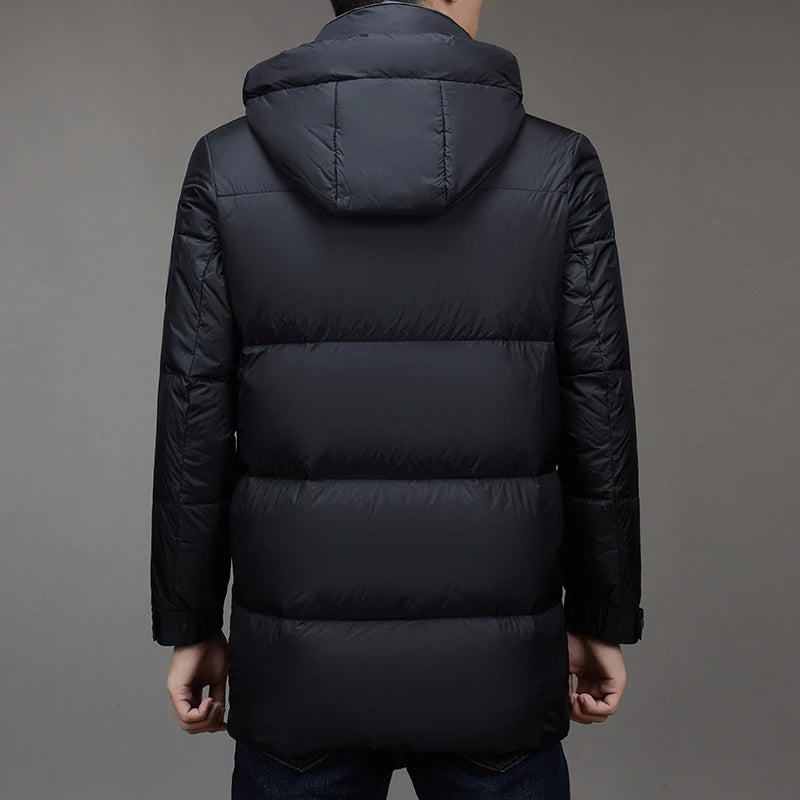 Leichte Luxus-Daunenjacke für Herren, lang, Winter 2024, trendig, 90 % weiße Entendaunen, warmer Mantel, Business-Casual-Mütze, leichte Daunenjacke