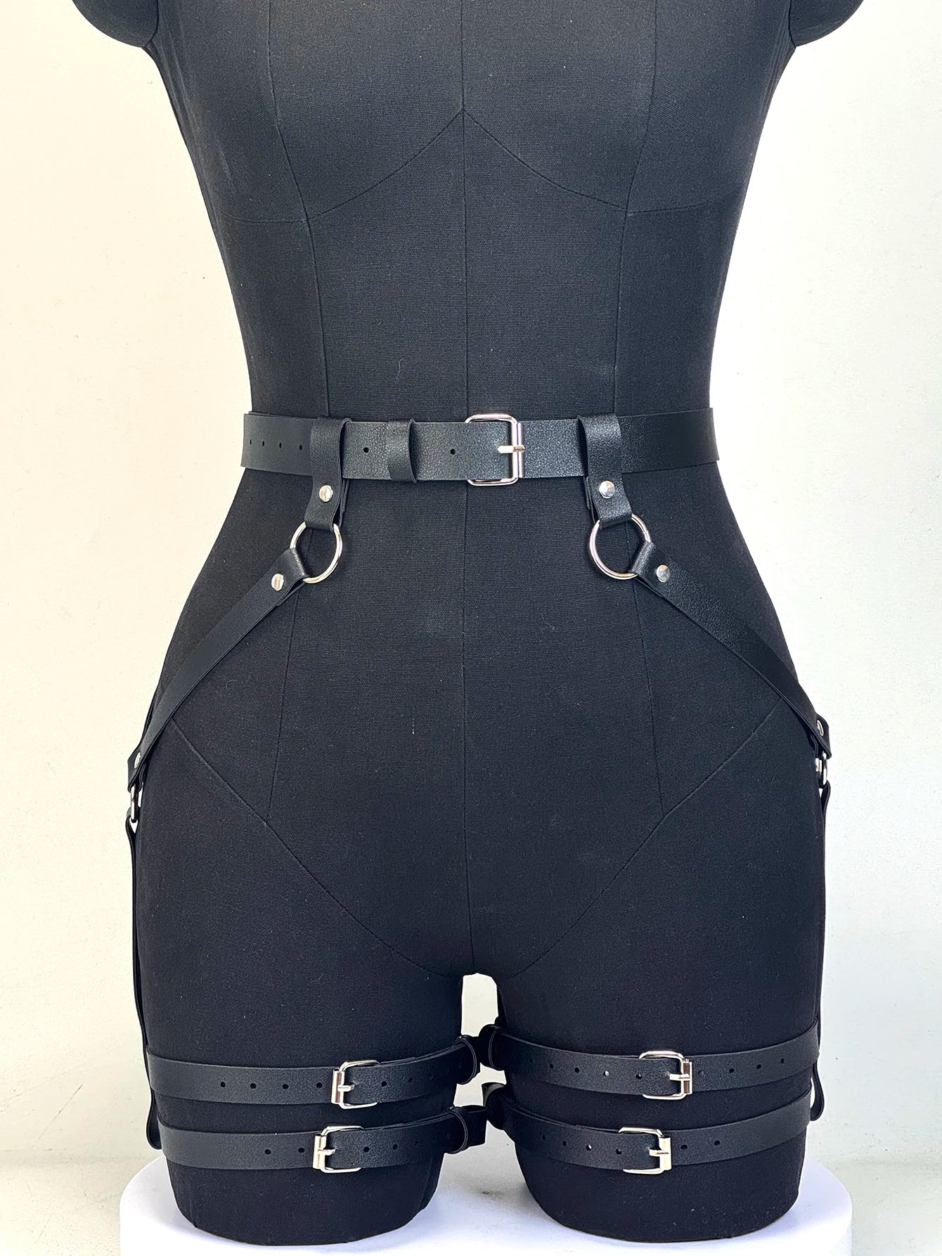 Fashionable Women's Pu Leather Leg Harness Body Harness Breast Punk Gothic Leg Garter Belts Gothic Waist Belt Clothing Accessor