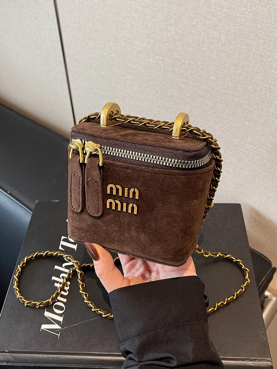 Light luxury designer retro box bag female 2025  Korean version of the texture one-shoulder messenger mini earphone lipstick bag