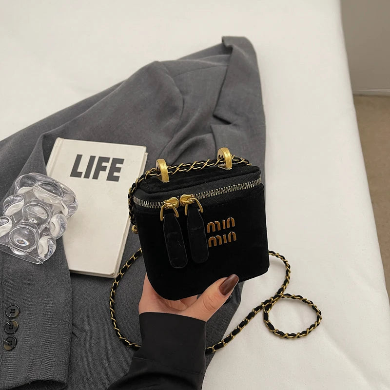 Light luxury designer retro box bag female 2025  Korean version of the texture one-shoulder messenger mini earphone lipstick bag