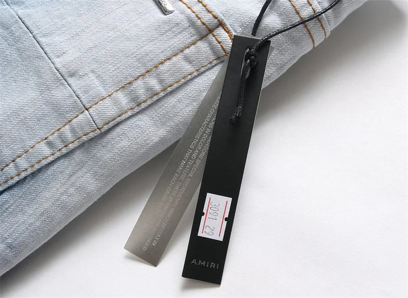 Herrenjeans mit zerrissenem, besticktem fünfzackigen Stern, modische, elastische, schmale Passform, Füße, helle Farbe, Straßen-Motorradhose