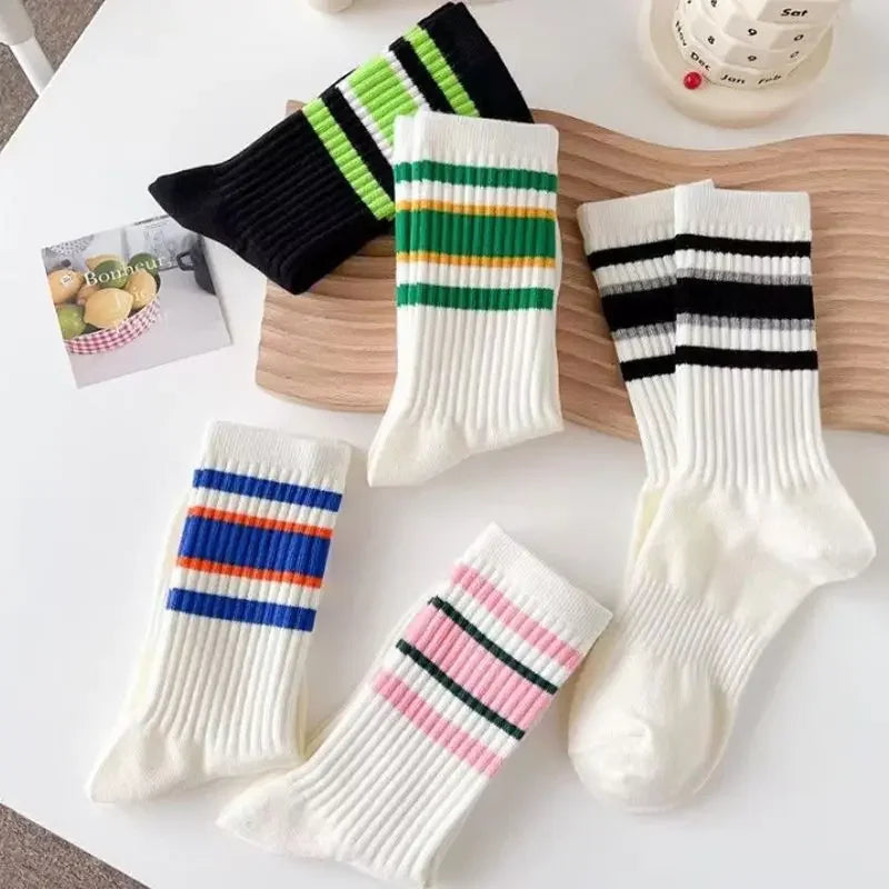 Neue Mode Bunte Gestreifte Sport Socken Frauen Fitness Radfahren Laufen Socken Männer Basketball Socken Student Paar Casual Socken
