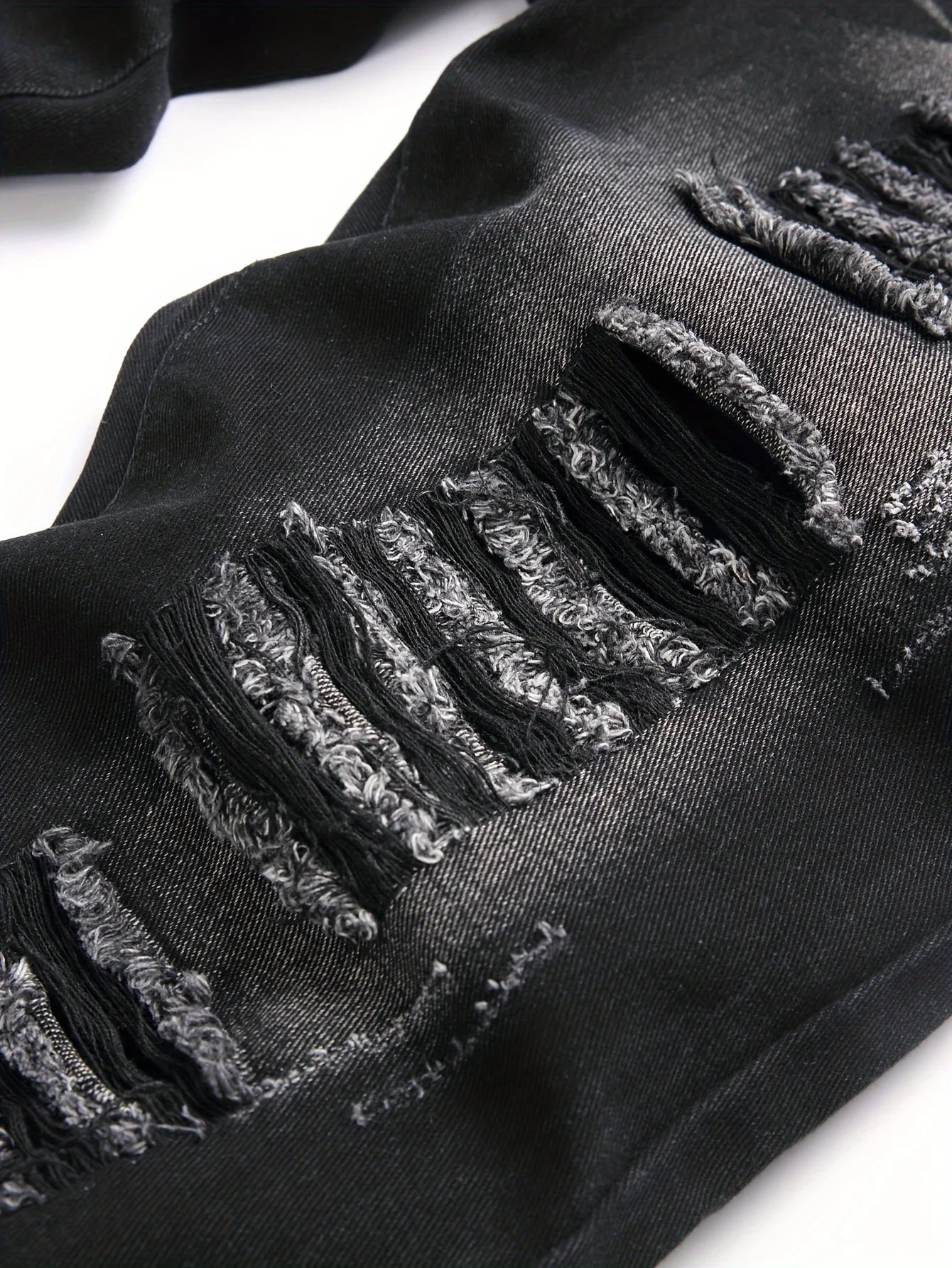 Men’s trendy streetwear: black ripped straight-leg jeans – an excellent gift for husbands or boyfriends.