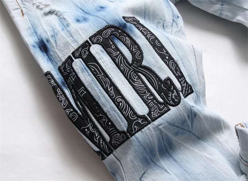 Herrenjeans mit zerrissenem, besticktem fünfzackigen Stern, modische, elastische, schmale Passform, Füße, helle Farbe, Straßen-Motorradhose
