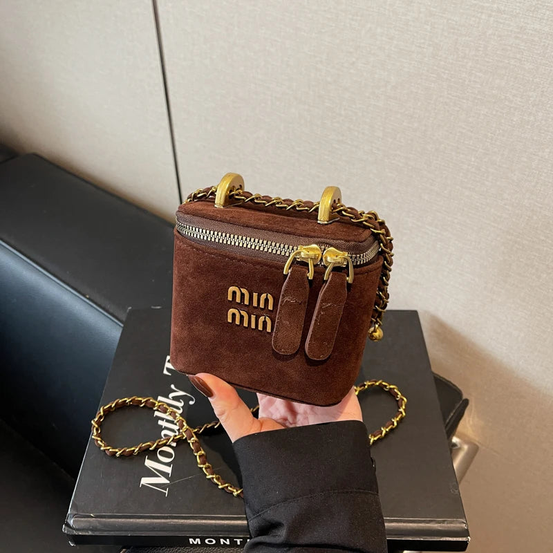 Light luxury designer retro box bag female 2025  Korean version of the texture one-shoulder messenger mini earphone lipstick bag