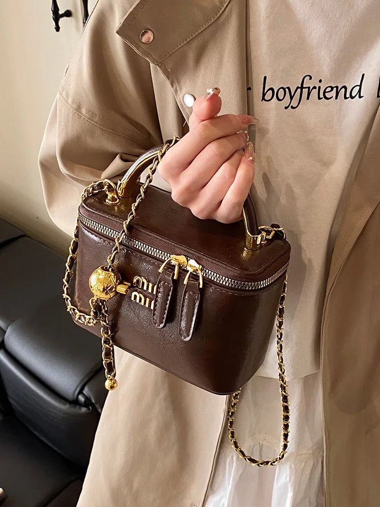 New light luxury ladies handbag niche design female retro chain one-shoulder messenger bag high-end portable makeup lipstick bag