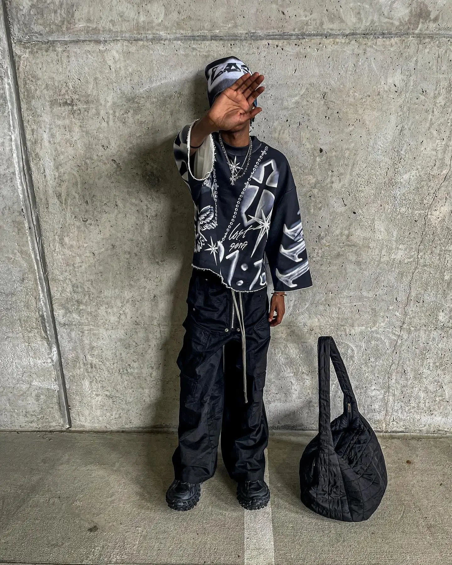 Vollständig bedrucktes schwarzes Kurzarm-T-Shirt mit Graffiti-Print, 2024, neuer Trend, Mode, Retro-Gothic-Street-Rundhalsausschnitt, mittellanges Paar-Top