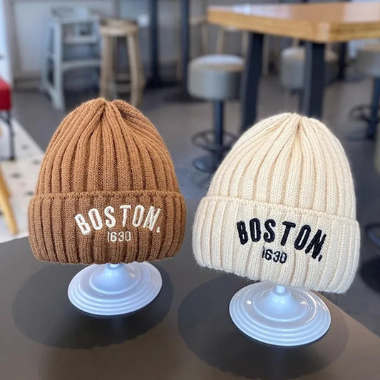 Neue koreanische Brief Baby Hut Winter warme Baby Jungen Mädchen Hut Motorhaube weiches Ohr Schutz Infant Kleinkind gestrickte Kinder Kappe Beanies