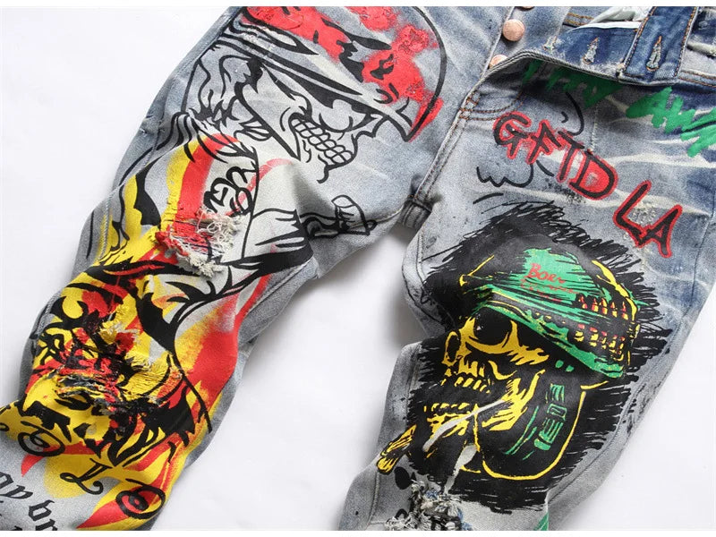 Herren Bedruckte Stretch-Jeans Streetwear Charakter Totenkopf Flamme Bemalte Hose Vintage Knöpfe Fly Schlanke zerrissene Hose