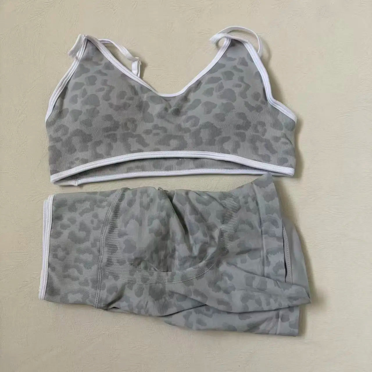 2PCS  High Quality Yoga SetNew Leopard Print Sports Underwear, Shockproof Butt Lift Workout Sports Trousers Women Activewear