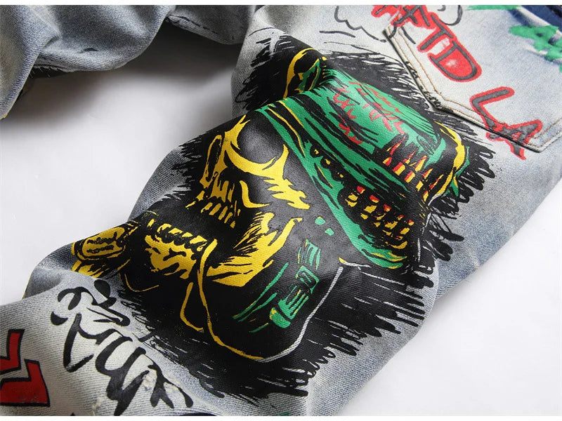 Herren Bedruckte Stretch-Jeans Streetwear Charakter Totenkopf Flamme Bemalte Hose Vintage Knöpfe Fly Schlanke zerrissene Hose