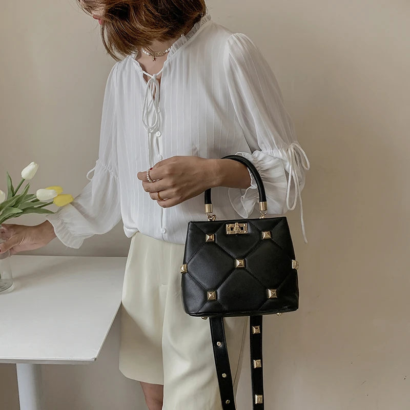 Fashion Rivet Shoulder Bag New Trend Women's Handbag High-quality Wild Crossbody Bags Purse Luxury Brand Female Phone Pack