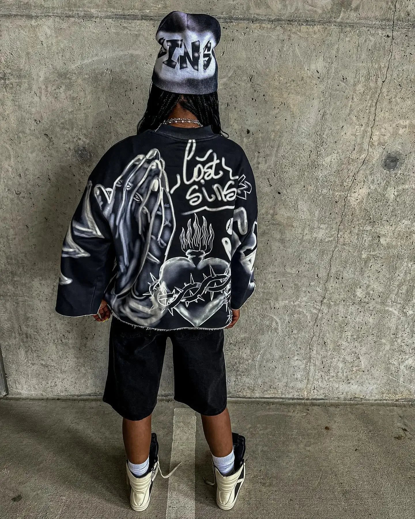 Vollständig bedrucktes schwarzes Kurzarm-T-Shirt mit Graffiti-Print, 2024, neuer Trend, Mode, Retro-Gothic-Street-Rundhalsausschnitt, mittellanges Paar-Top