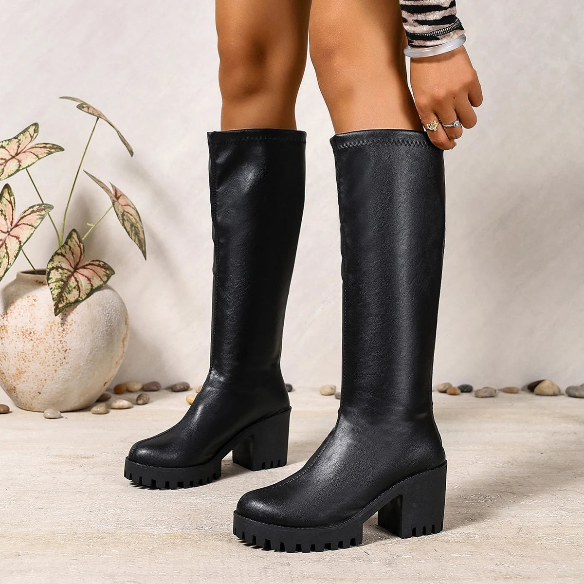 Winter New Round Toe Sexy and Comfortable Thick Heel Boots, Fashionable and Elegant Outdoor Knee High Knight Boots in Large Size
