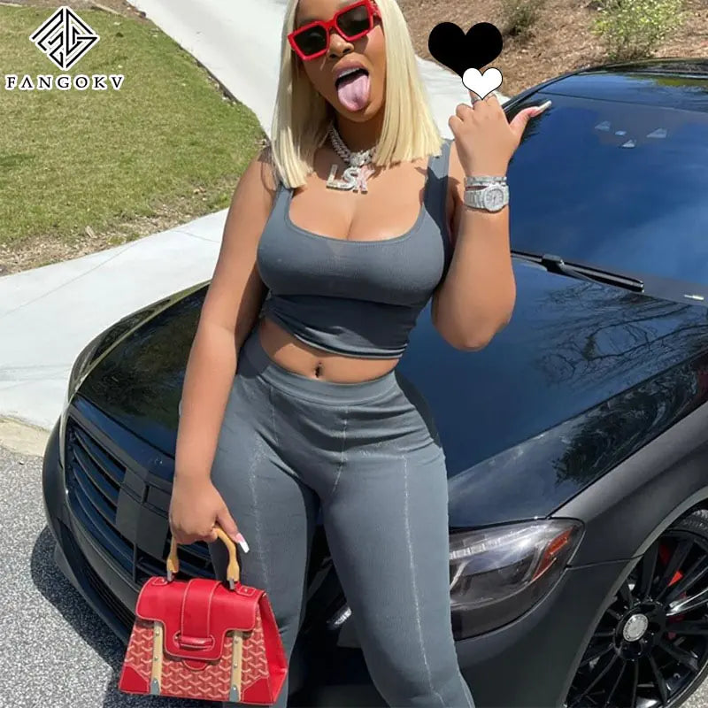 Gym Set aus kurzem Tanktop und Leggings