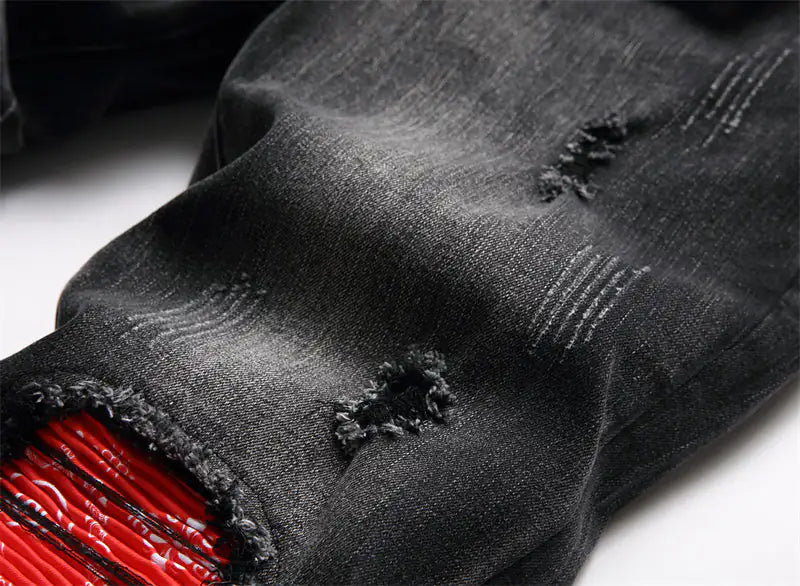 Modische neue Bikerjeans