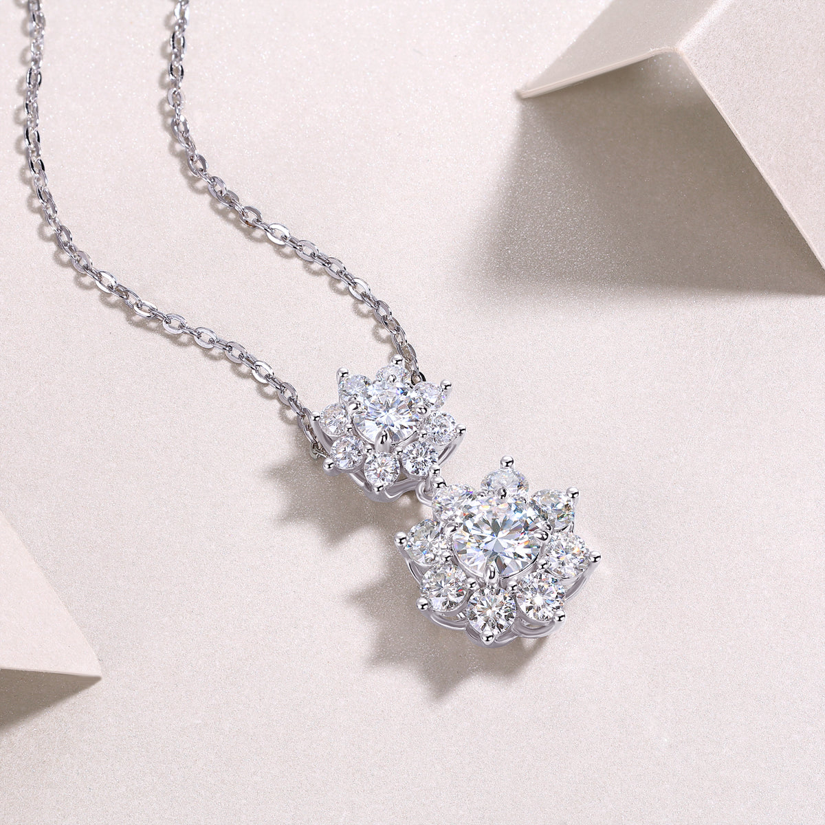 Sunshine Flower Language - A Fashionable And Trendy Necklace Pendant Set With Top-quality Moissanite S925 Silver And Platinum Plating Can Be Tested With A Diamond Pen