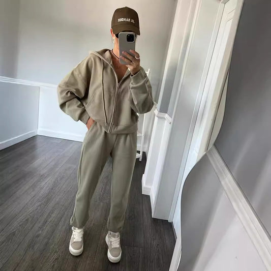 Lässiger Damenanzug, einfarbig, langärmelig, mit Reißverschluss und Kapuze