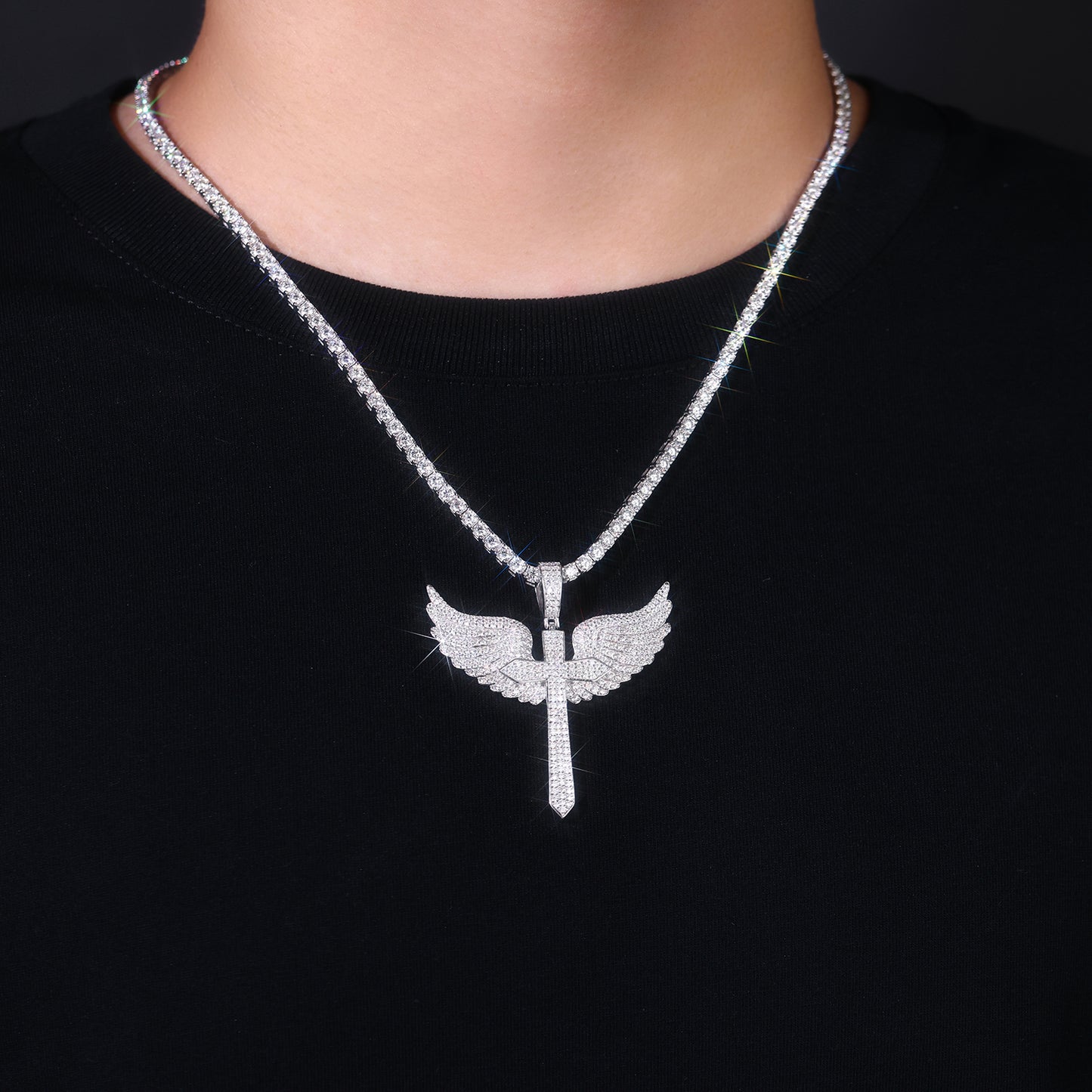 Angel Wings - A Fashionable And Trendy Necklace Pendant Set With Top-quality Moissanite S925 In Silver And Platinum-plated. It Can Be Tested With A Diamond Pen