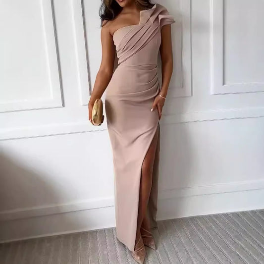 Einfarbiges Kleid mit One-Shoulder-Plissee-Taille-Schlitz